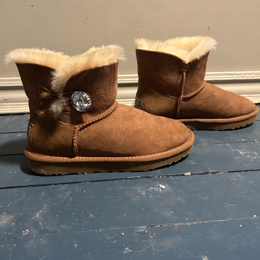 UGGS size 5
